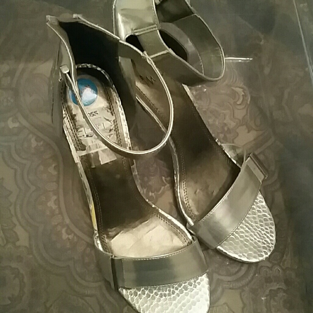 Silver heel