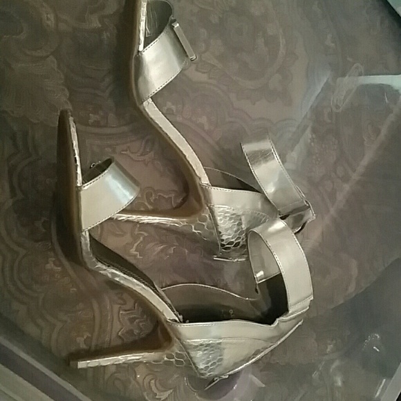 Silver heel - Picture 2 of 3