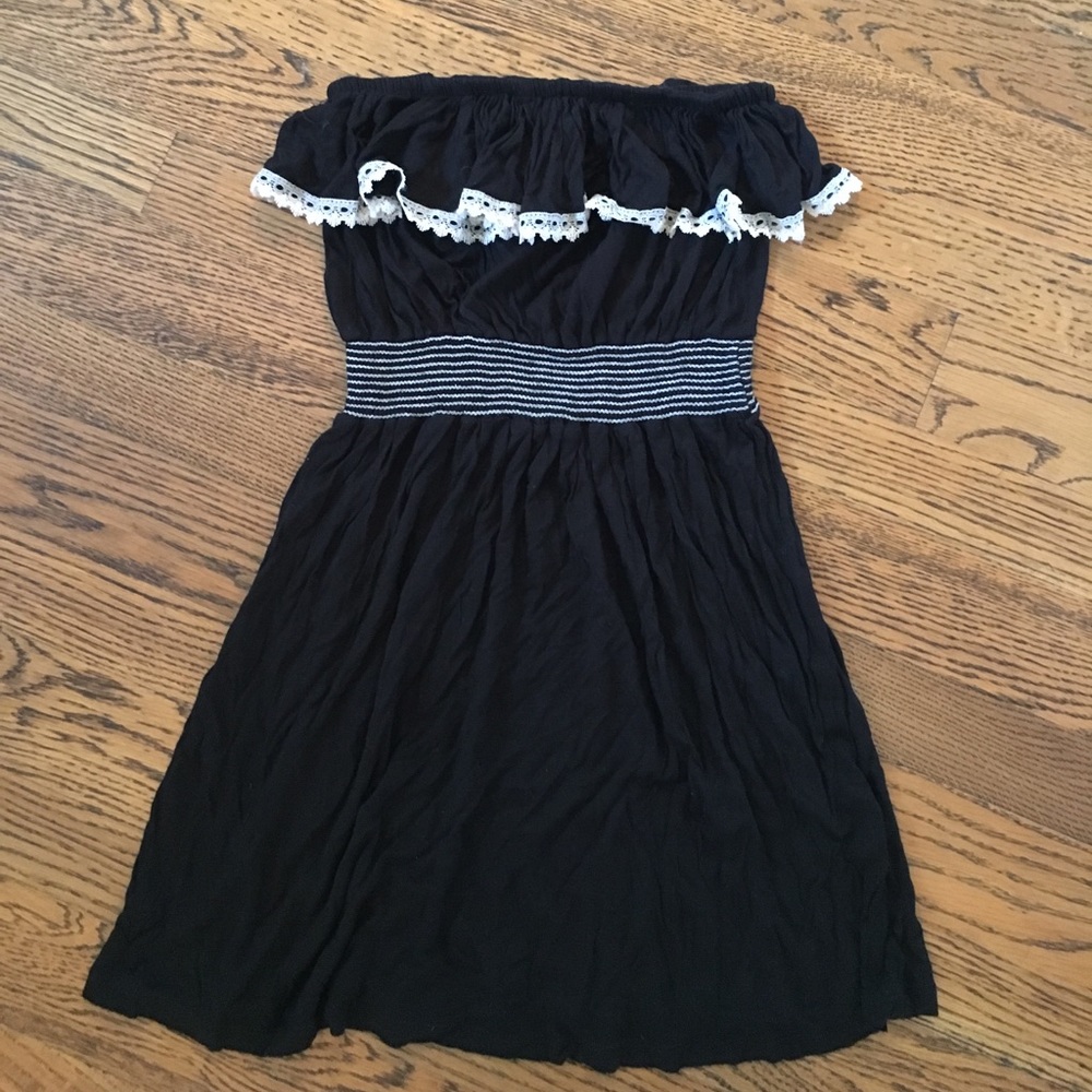 Strapless Black dress with ruffle