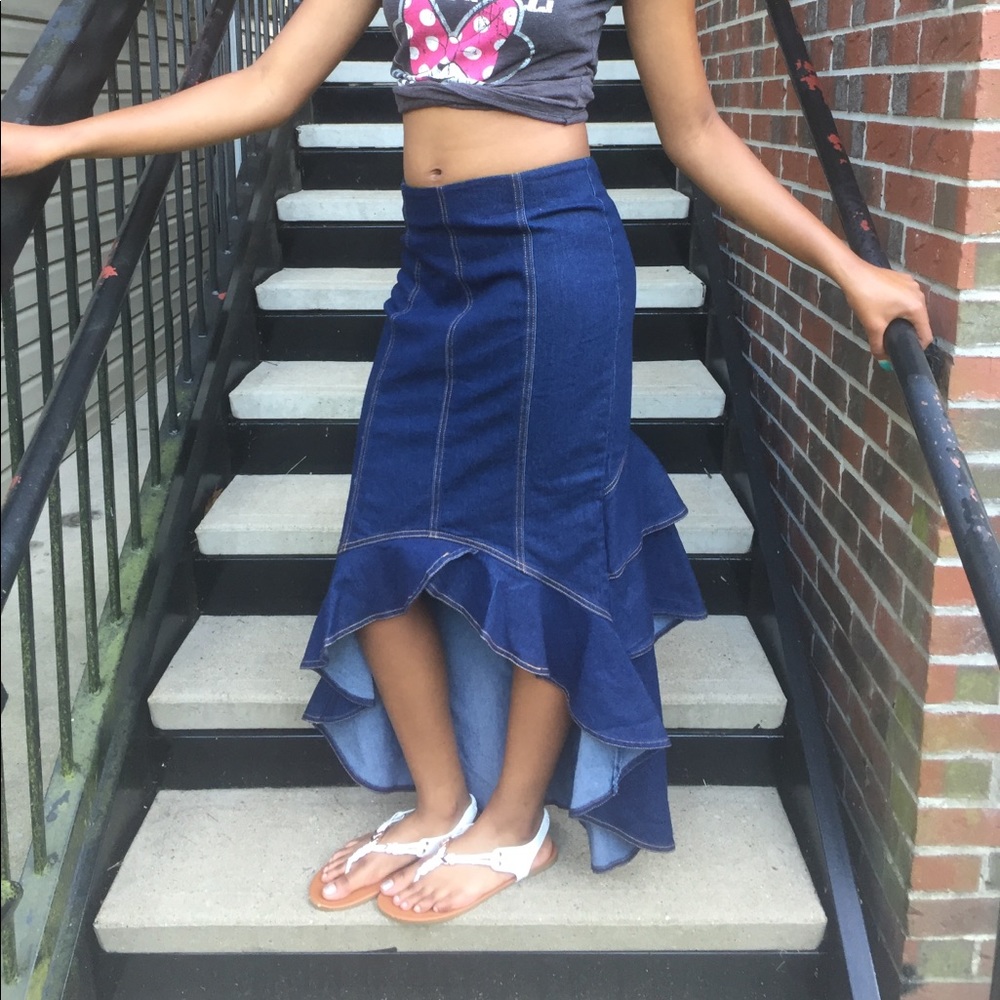NWOT.... Denim ruffled skirt