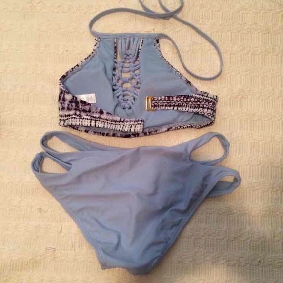 Bikini - Picture 2 of 4