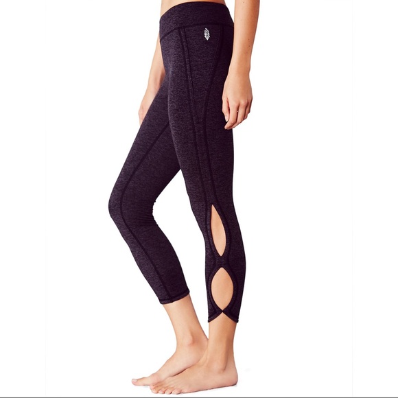 Infinity Active LEGGINGS Black Cutout Capri NEW - Picture 2 of 5