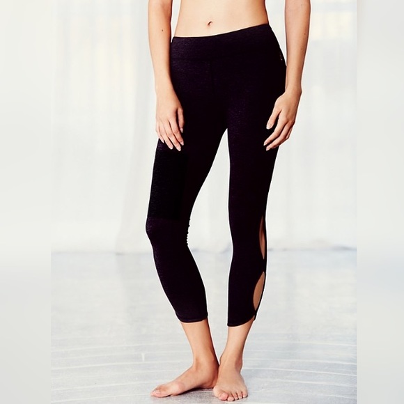Infinity Active LEGGINGS Black Cutout Capri NEW - Picture 4 of 5