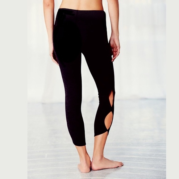 Infinity Active LEGGINGS Black Cutout Capri NEW - Picture 5 of 5