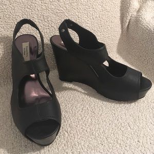 Simply Vera Vera Wang black wedge