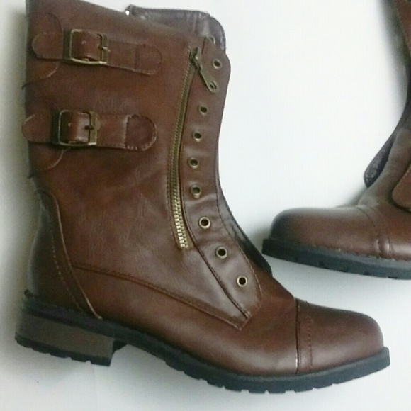 Boots 🔵 - Picture 2 of 4