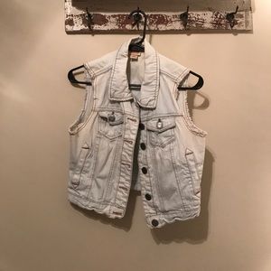 Sleeveless Jean jacket