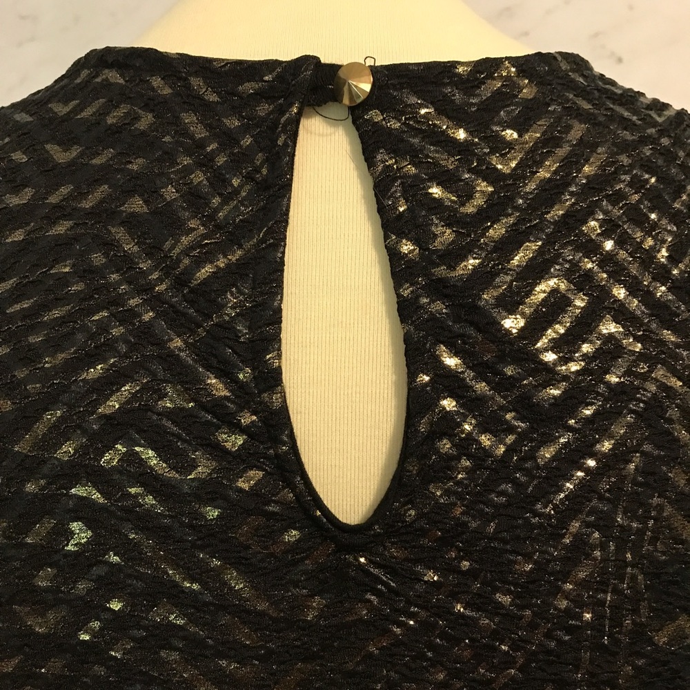 Black and gold textured dress - Picture 6 of 8