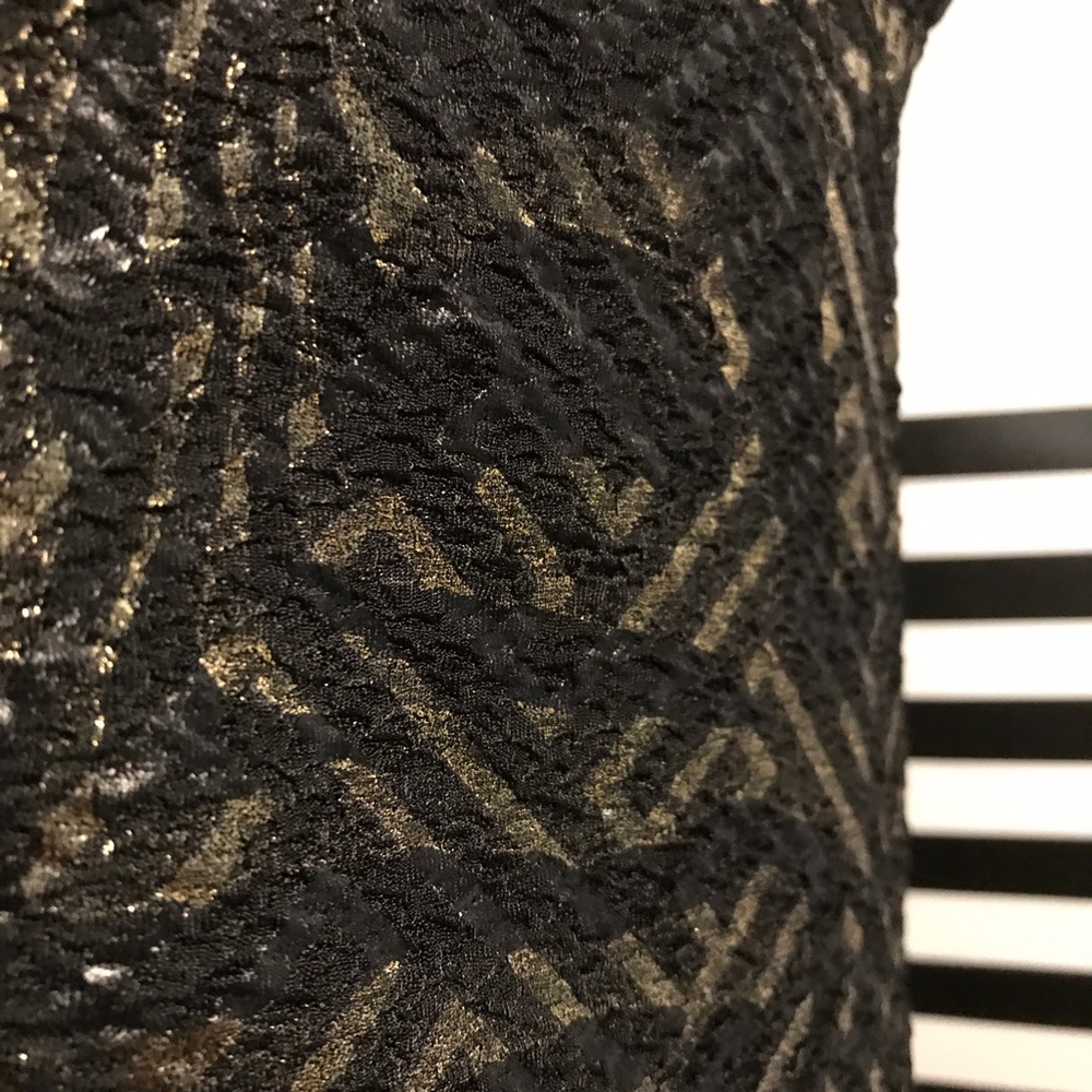 Black and gold textured dress - Picture 8 of 8
