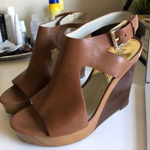 MICHAEL KORS Carla Platform - like new!