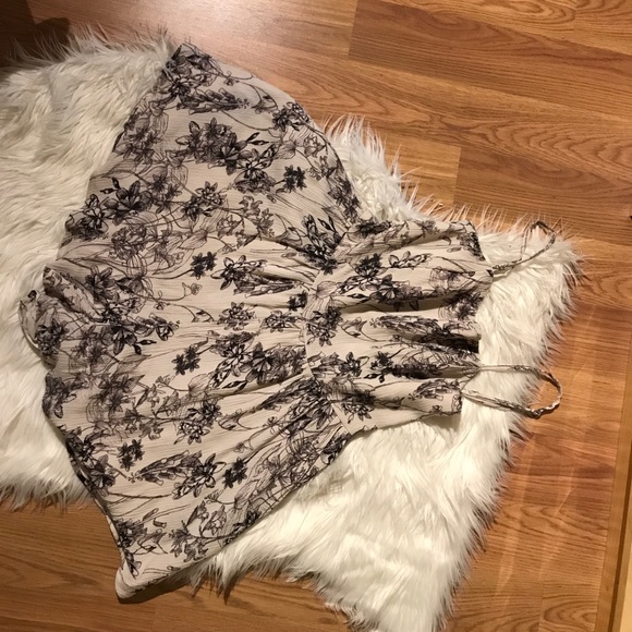 Urban Outfitters Pants - Kimchi Blue Floral Romper with pockets!! SO cute