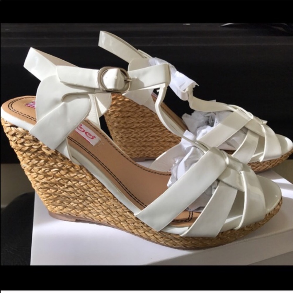 White Wedges
