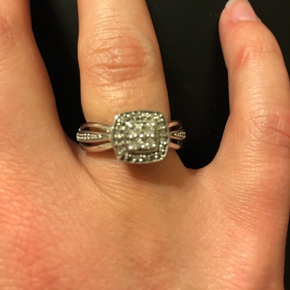 33 off Zales Jewelry 💥MAKE OFFER💥Zales Diamond Sterling Silver Ring