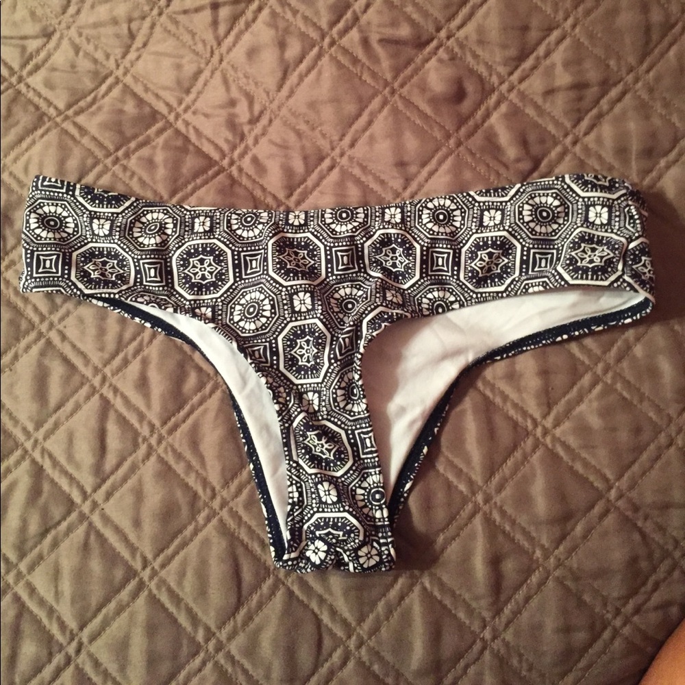Oneill cheeky bikini bottoms