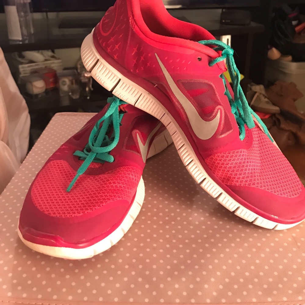 NIKE Free Running Shoes 🏃🏻‍♀️