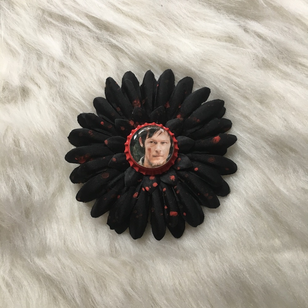 CLOSET CLOSING Daryl Dixon flower hair clip