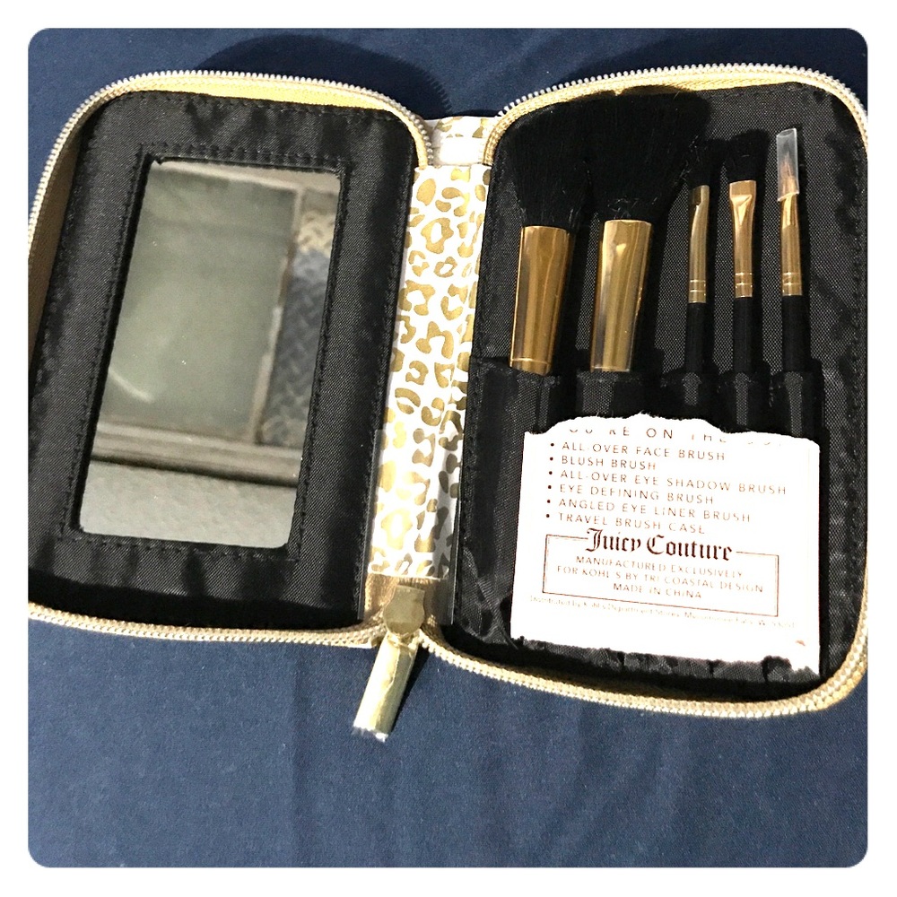 Juicy Couture Brush set