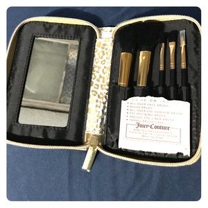 Juicy Couture Brush set