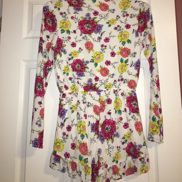 Beautiful Floral Romper - Picture 2 of 2