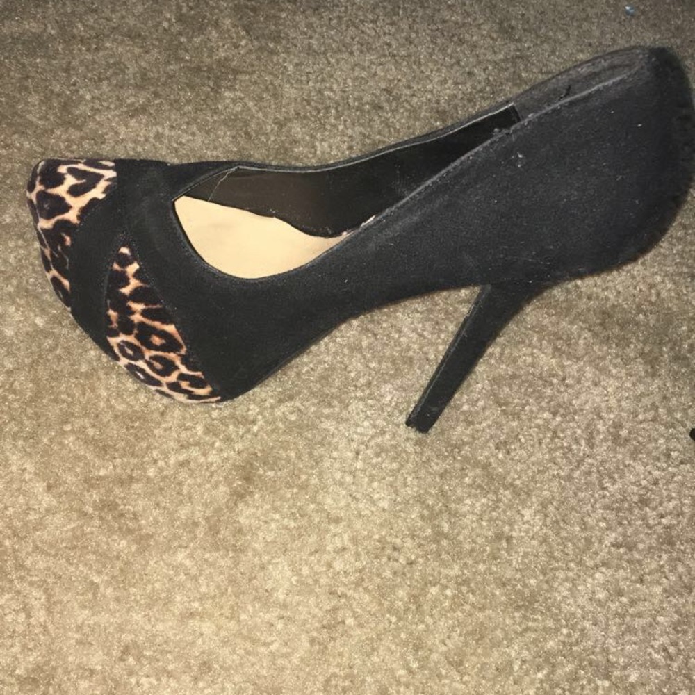 black and cheetah print pump