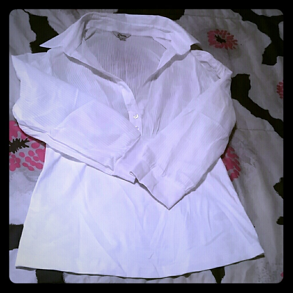 New listing must go, make an offer❤ Guess shirt