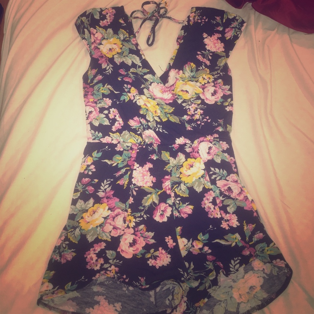 🌺 Short Floral Romper