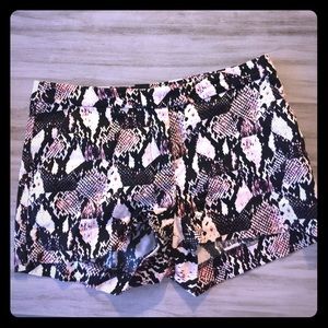 🔴Snake skin shorts🔴