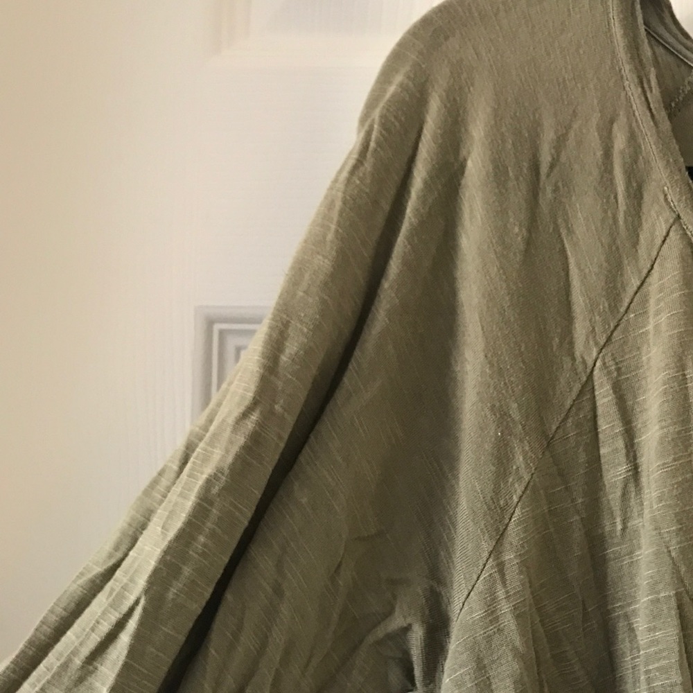 Sharkbite 3/4 length sleeve top