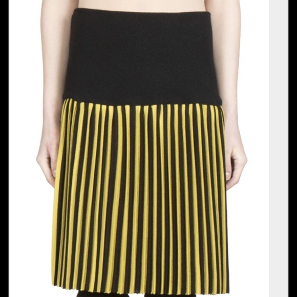 SOLD!! 🔥 Givenchy black and yellow skirt 🎈 - Picture 2 of 2