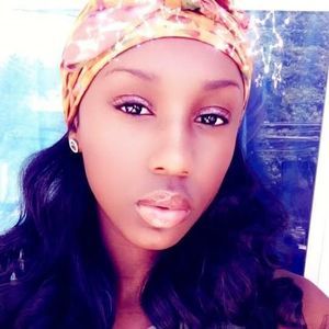 Meet your Posher, Azira