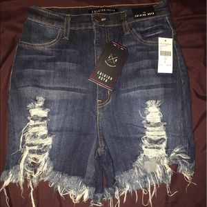 Fashion Nova Dark Highwaisted Shorts😋