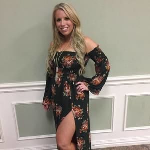 Meet your Posher, Elise