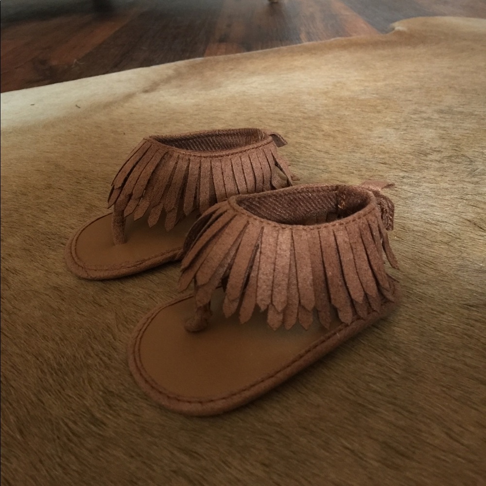 HP🎉 Baby Boho fringe moccasin sandals🌸 - Picture 3 of 3