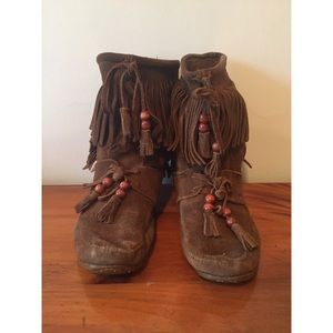 Brown minnetonka moccasins
