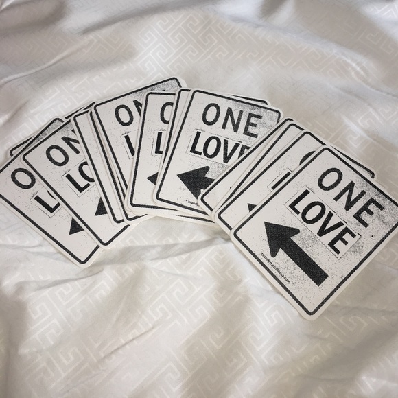 EXTREMELY rare brandy melville stickers - Picture 3 of 4