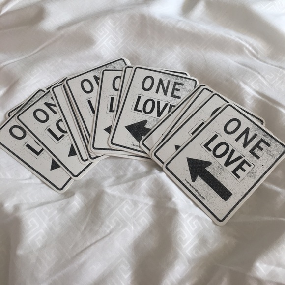 EXTREMELY rare brandy melville stickers - Picture 4 of 4