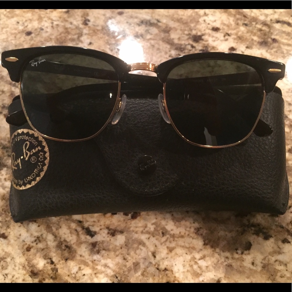 Classic RayBan club master! Perfect condition.