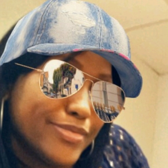 Meet your Posher, Rayshannette - Picture 1 of 1