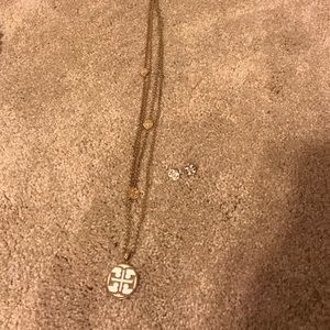 Earring and necklace set