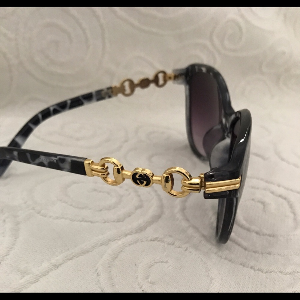 Women's oversized sunglasses