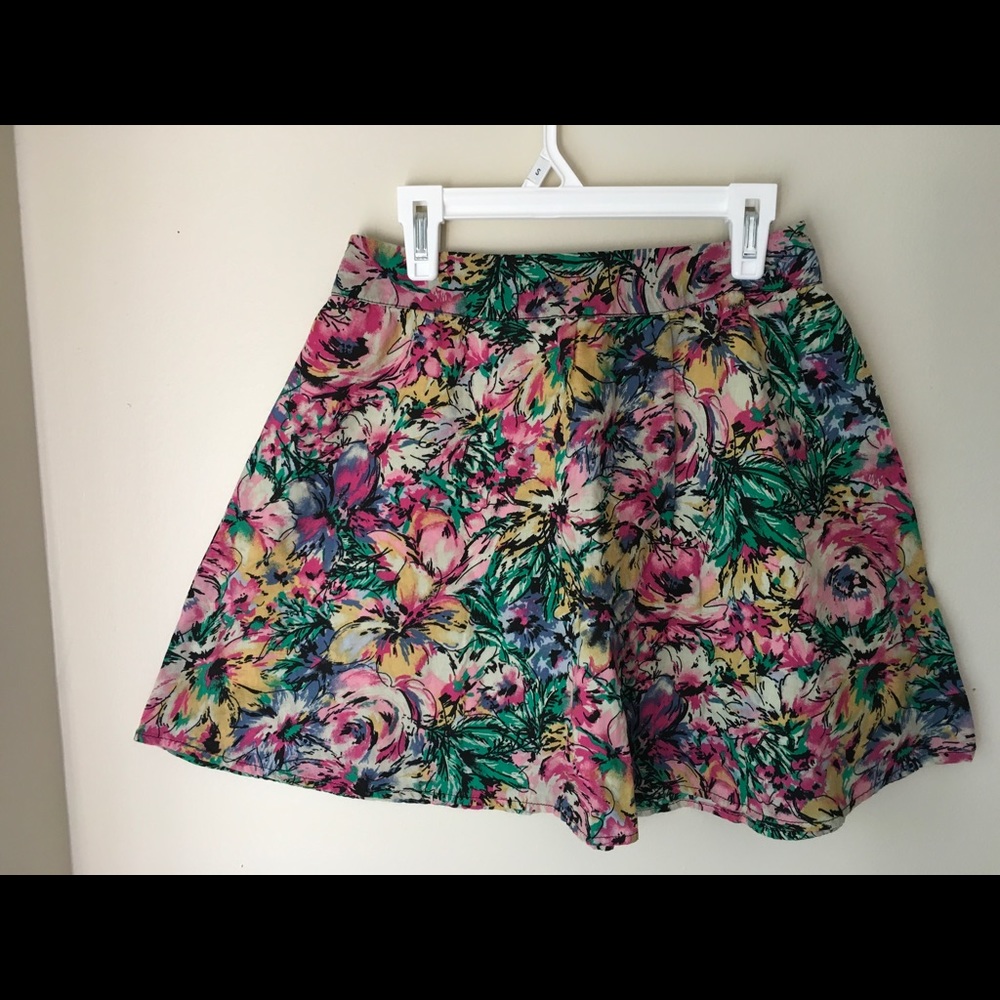 Fun flirty colorful mini skirt