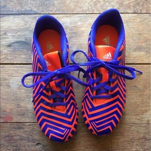 "Predito Instinct" soccer cleats for firm ground