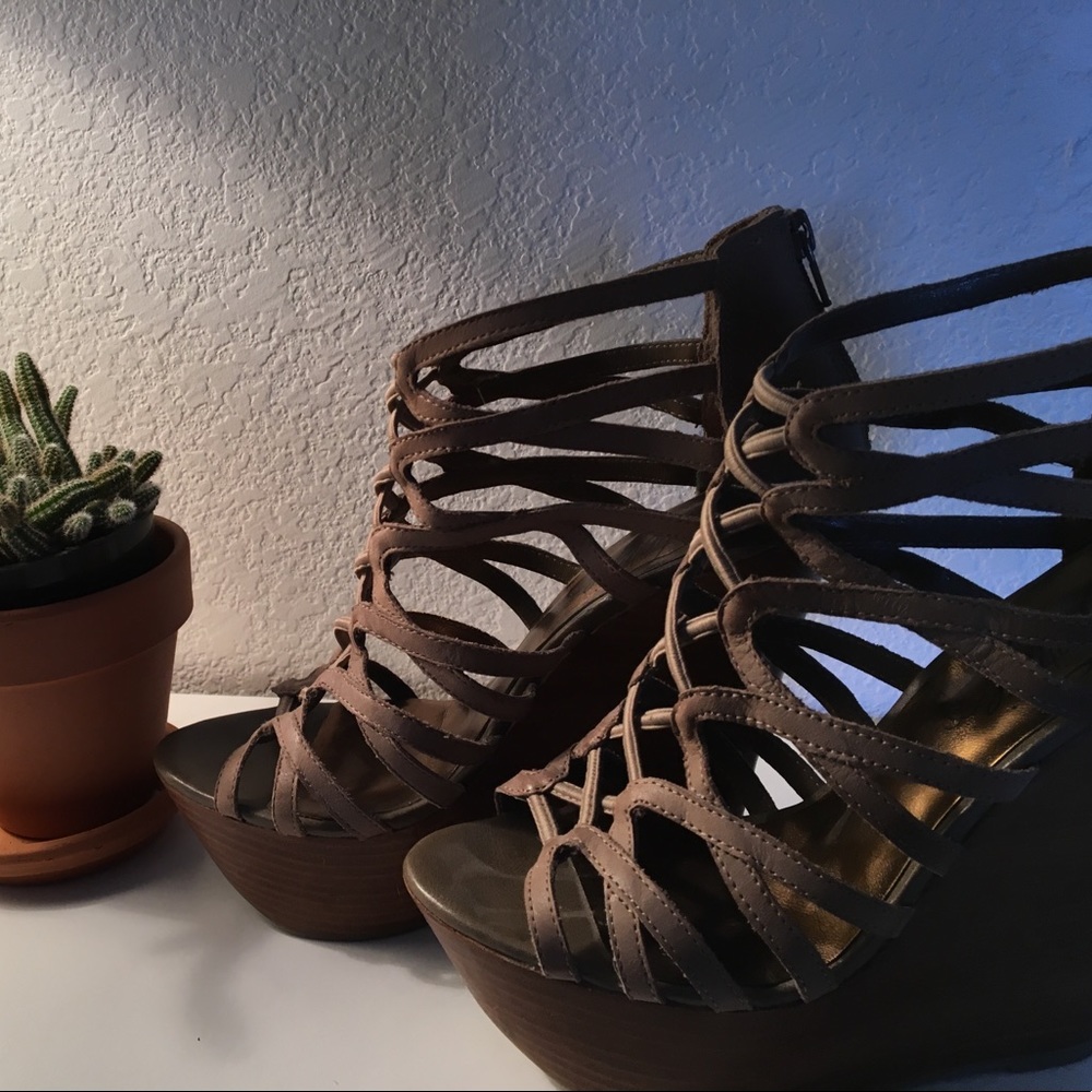 fergie fashion wedges