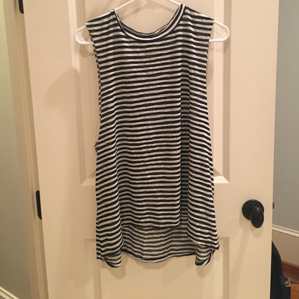 Striped sleeveless tee