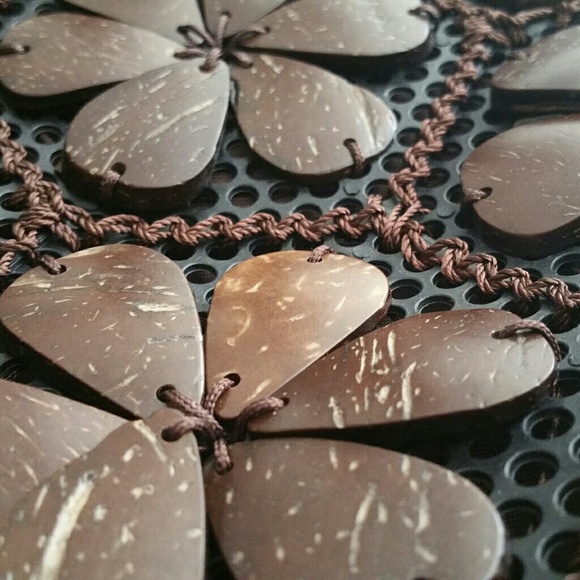 Unique Floral Pattern Purse - Picture 3 of 4