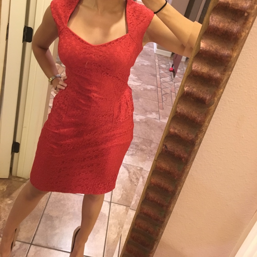 Form Fitting Lacework Red Dress