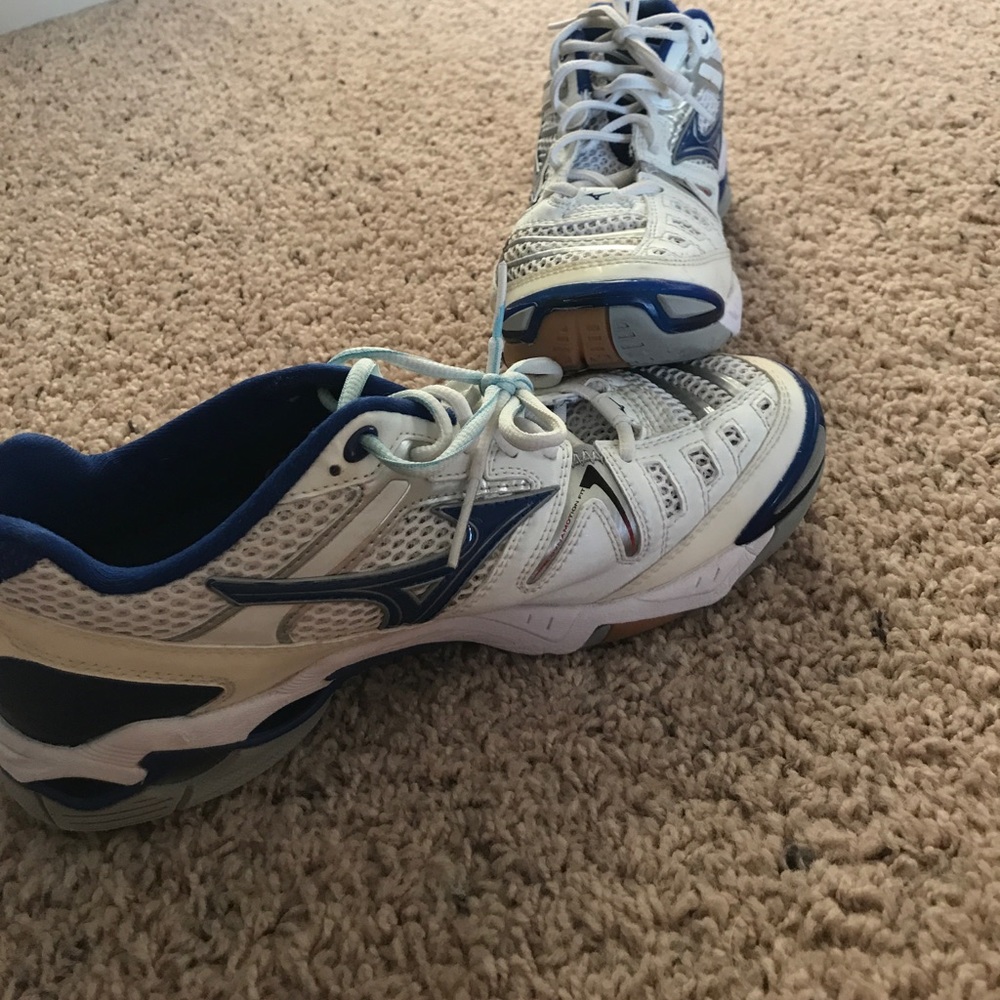 Mizuno volleyball shoes
