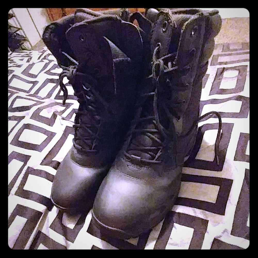 Men work boots