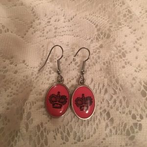Pink crown earrings