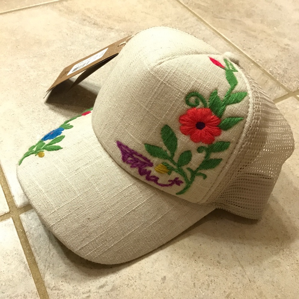 NWT Prana Floral Embroidered Hat on Cream Linen